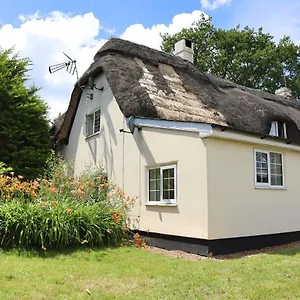 Dorset Thatch Retreat: Spacious Family With Garden And Access Wimborne Minster
