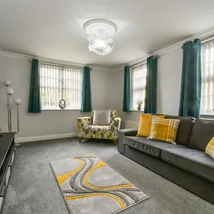 Phoenix Apartment Near The Station Apartment York