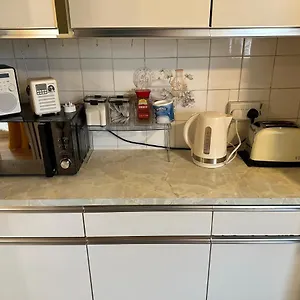 Quick Stop Night - Gatwick Bed & Breakfast Crawley (West Sussex)