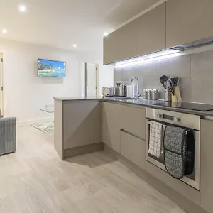 Linacre 11 - Modern 2 Bed Behind The Cathedral With Free Parking And Fast Wifi Apartment Exeter